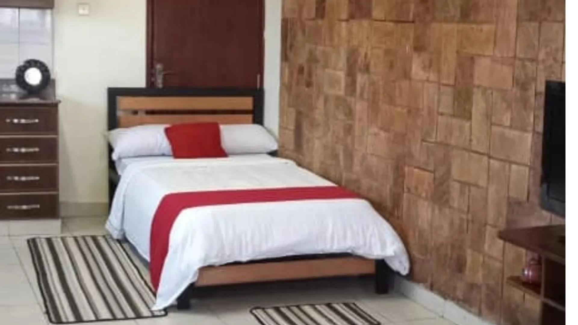 The Abode Apartments Lake View & Breakfast Suite Near Beach Entebbe