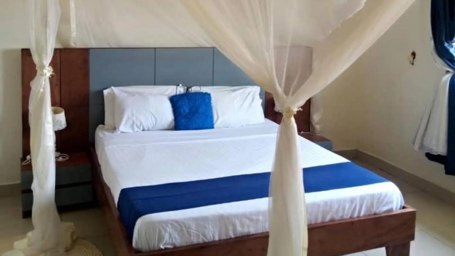 The Abode Apartments Lake View & Breakfast Suite Near Beach Entebbe