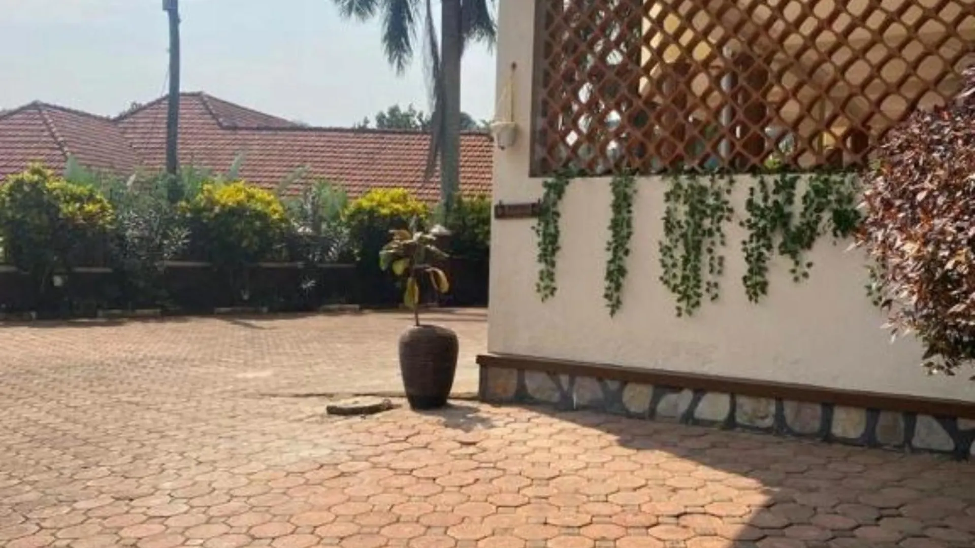 The Abode Apartments Lake View & Breakfast Suite Near Beach Entebbe Uganda