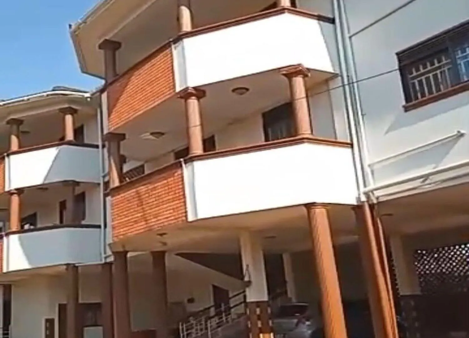 The Abode Apartments Lake View & Breakfast Suite Near Beach contacts