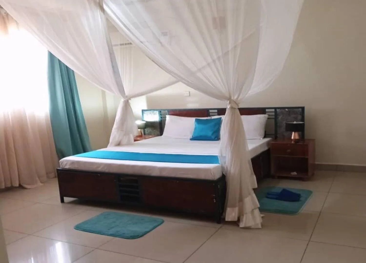 The Abode Apartments Lake View & Breakfast Suite Near Beach Entebbe