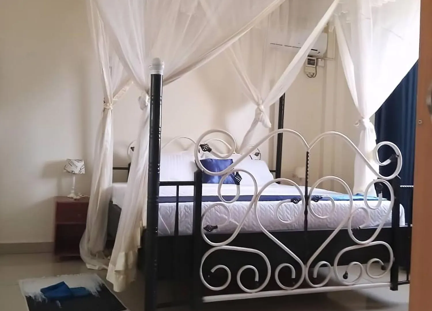 The Abode Apartments Lake View & Breakfast Suite Near Beach Entebbe